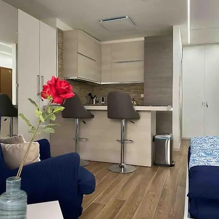 Apartment Ac-free Wifi - Free Parking - 3sleep- 5minutes Walk To Station - Close To The Lake Paradiso