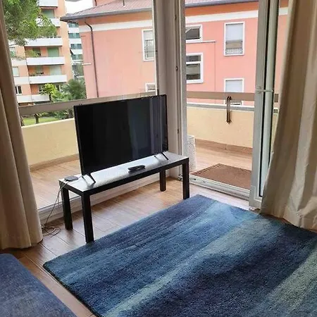 Ac-free Wifi - Free Parking - 3sleep- 5minutes Walk To Station - Close To The Lake Apartment *