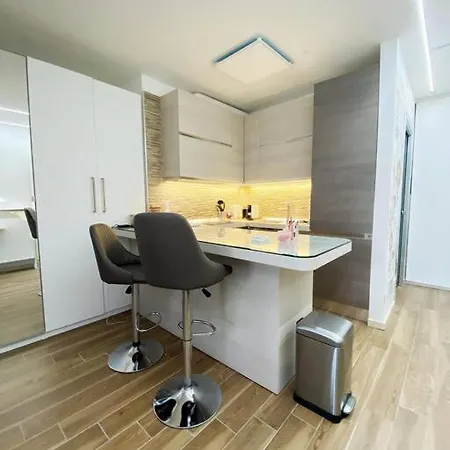 Ac-free Wifi - Free Parking - 3sleep- 5minutes Walk To Station - Close To The Lake * Paradiso